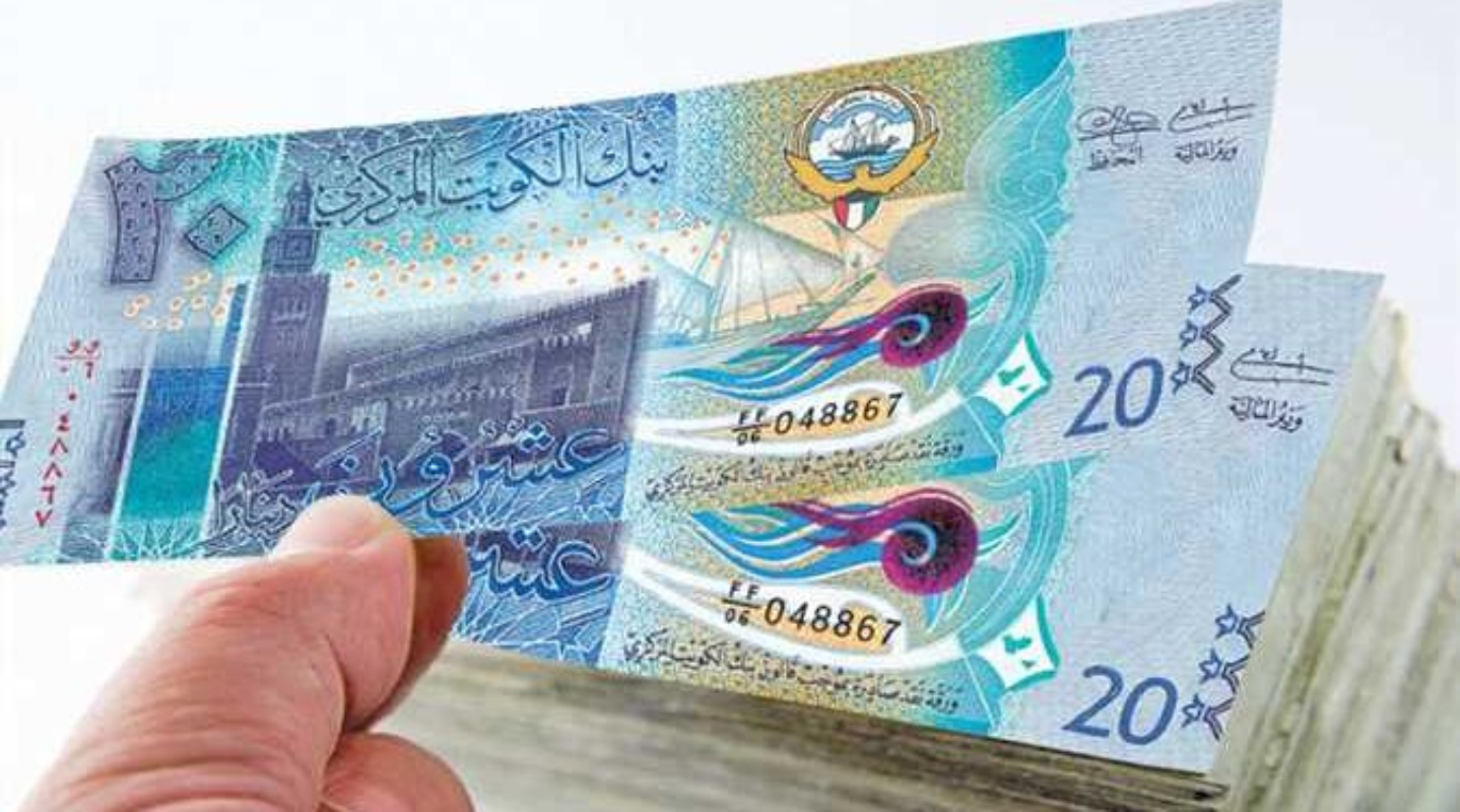 سعر الدينار الكويتي أمام الجنيه في البنوك نهاية تعاملات اليوم الإثنين