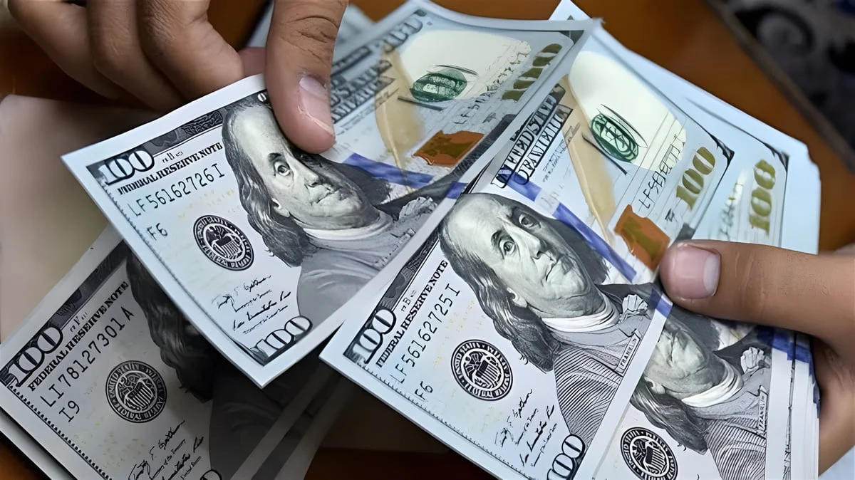 “تحديث مباشر” أسعار الدولار تسجل إرتفاعا جديدا الان.. 100 دولار بكام؟