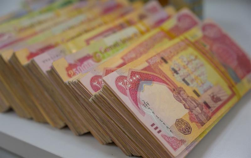 عاجل للعراقيين.. بدء صرف رواتب الموظفين الأن بالزيادة الجديدة