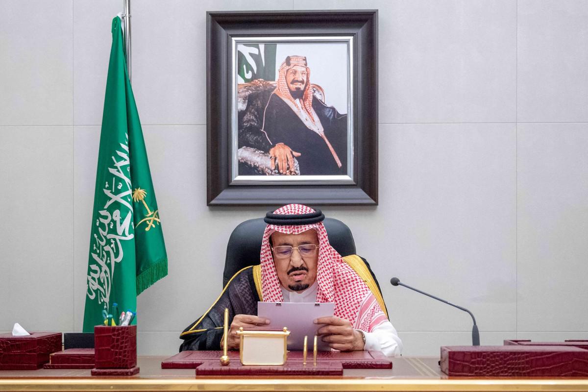 تبكير موعد رواتب التقاعد لشهر يونيو بالمملكة احتفاءً بعيد الأضحي وعيدية 1000 ريال بأمر ملكي للقطاعين.. ما الحقيقة؟