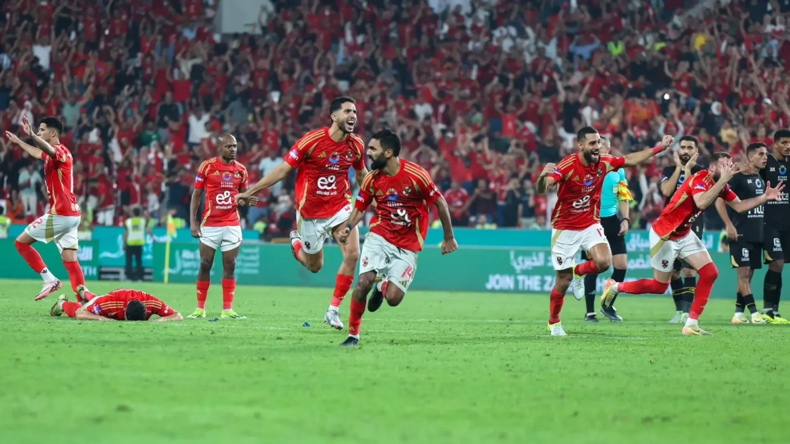 الزحف الأحمر مستمر.. موعد مباراة الأهلي وسيراميكا كليوباترا والقنوات الناقلة في الدوري الممتاز