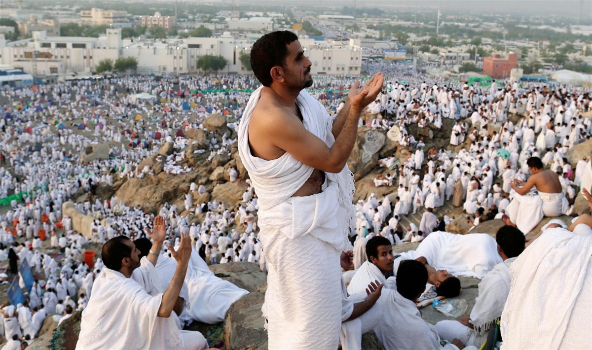 صلاة العيد يوم الجمعة.. موعد وقفة عرفات وأول أيام عيد الأضحى 2025